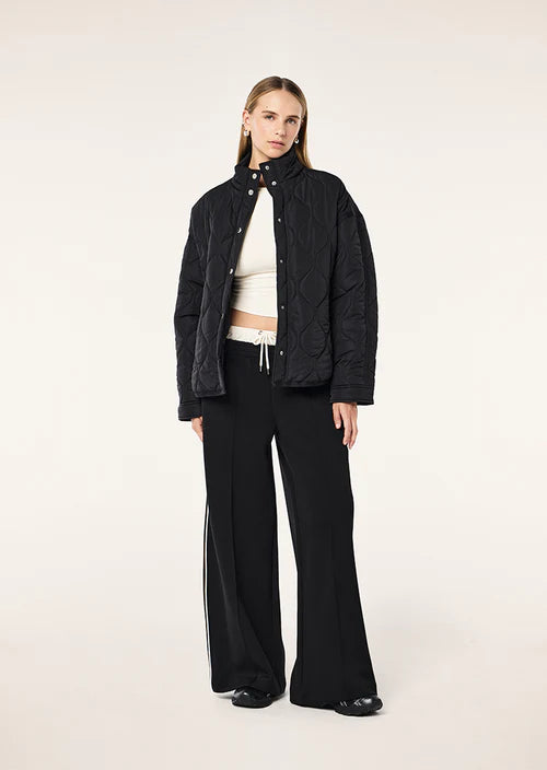 Surge quilt jacket in black