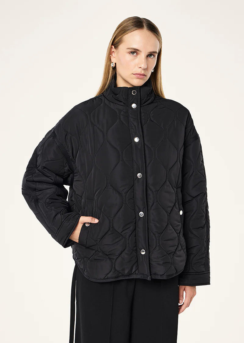 Surge quilt jacket in black