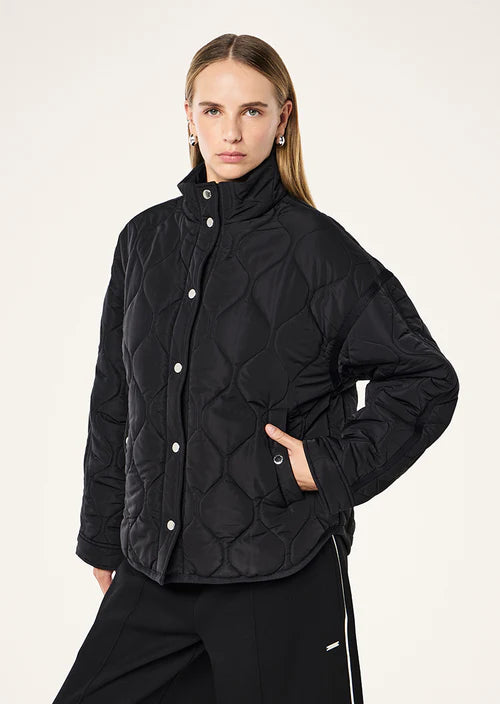 Surge quilt jacket in black